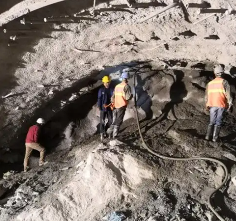 栾城隧道拱顶带模注浆料，微膨胀注浆料的特点及施工工艺